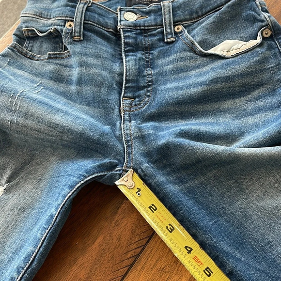 Lucky Brand Blue Denim Jeans size 6 / 28 Ankle Length Distressed - Picture 15 of 16